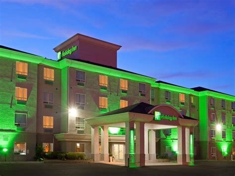 Welcome to the full service Holiday Inn Ottawa East, conveniently located off St. Laurent Boulevard at the Queensway Highway 417, 20 minutes from Ottawa International Airport (YOW) and with 10 minute access to Downtown Ottawa via the new LRT. All of our guests enjoy free WiFi, parking, and access to our indoor swimming pool and fitness centre.
